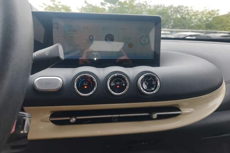 Used Wuling Bingo 2023 333 km Fast-Share Version Audio And AC Panel