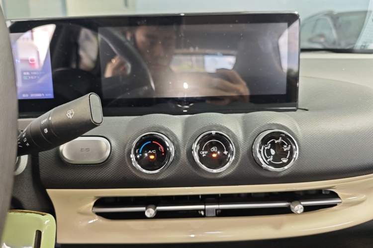 Used Wuling Bingo 2023 333 km Fast-Share Version Audio And AC Panel