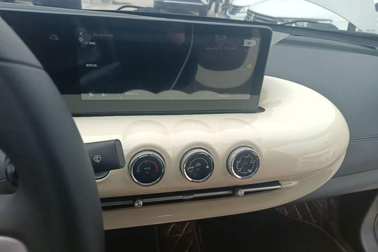 Used Wuling Bingo 2023 333 km Fast-Share Version Audio And AC Panel