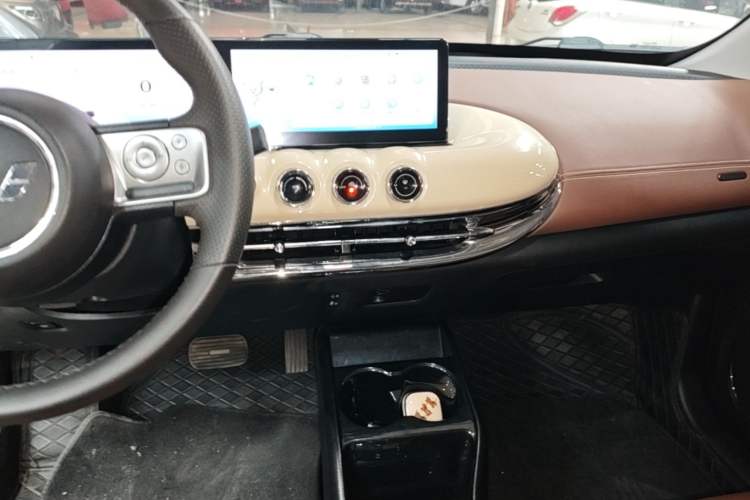 Used Wuling Bingo 2023 333 km Lingxi Connected Version Audio And AC Panel