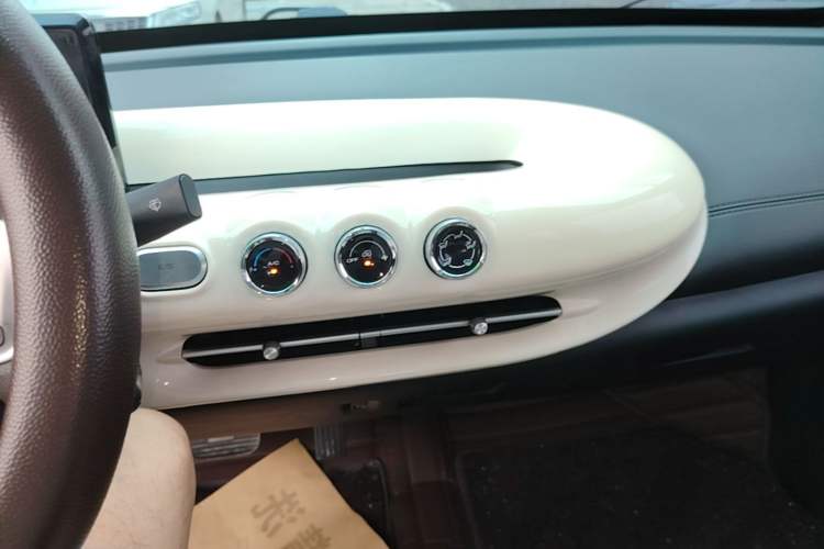 Used Wuling Bingo 2023 203km Light Edition Audio And AC Panel