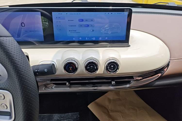 Used Wuling Bingo 2023 333 km Lingxi Connected+ Version Audio And AC Panel