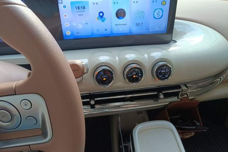 Used Wuling Bingo 2023 333 km Lingxi Connected+ Version Audio And AC Panel
