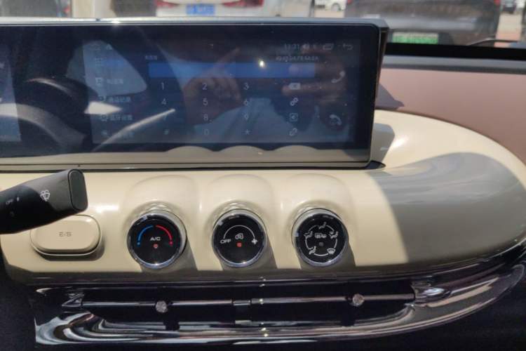 Used Wuling Bingo 2023 203km Comfort Edition Audio And AC Panel