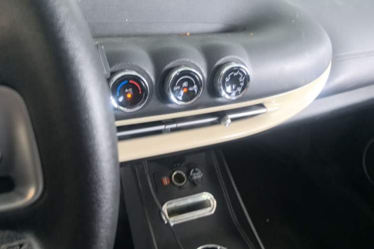 Used Wuling Bingo 2023 203km Comfort Edition Audio And AC Panel