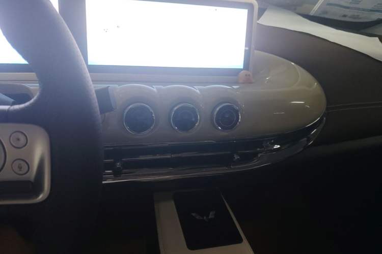 Used Wuling Bingo 2023 333 km Lingxi Connected+ Version Audio And AC Panel