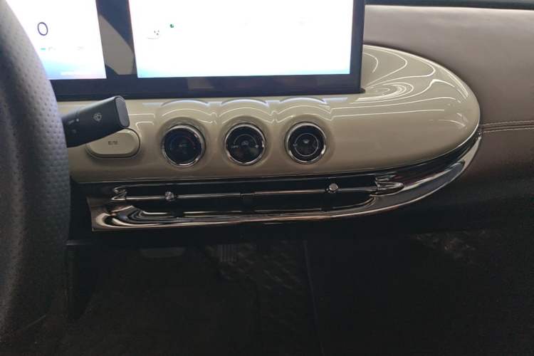 Used Wuling Bingo 2023 333 km Lingxi Connected Version Audio And AC Panel