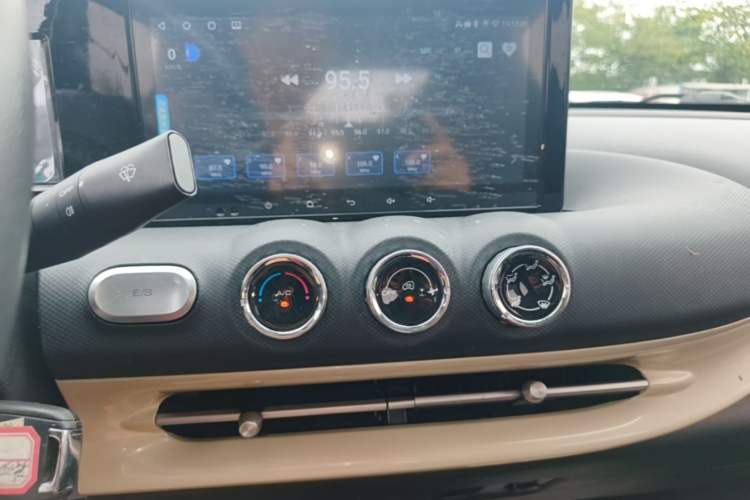 Used Wuling Bingo 2023 333 km Fast-Share Version Audio And AC Panel
