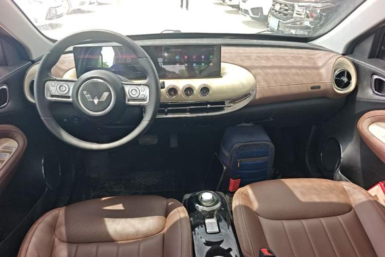 Used Wuling Bingo 2023 410 km Lingxi Deluxe Edition Center Console