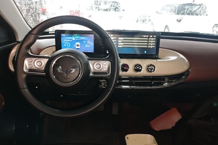 Used Wuling Bingo 2023 203km Comfort Edition Center Console