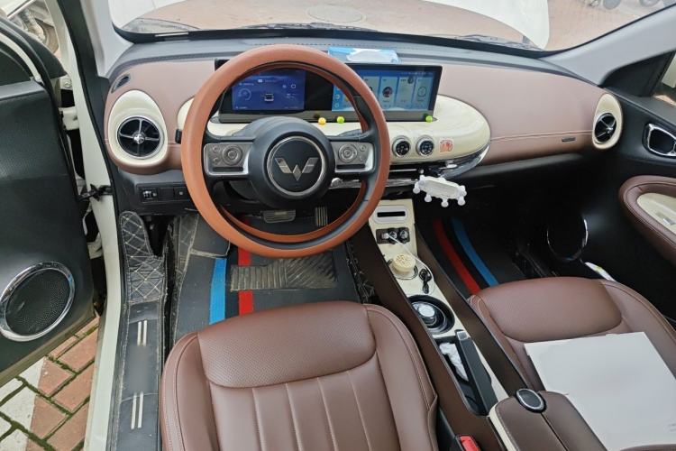 Used Wuling Bingo 2023 203km Comfort Edition Center Console