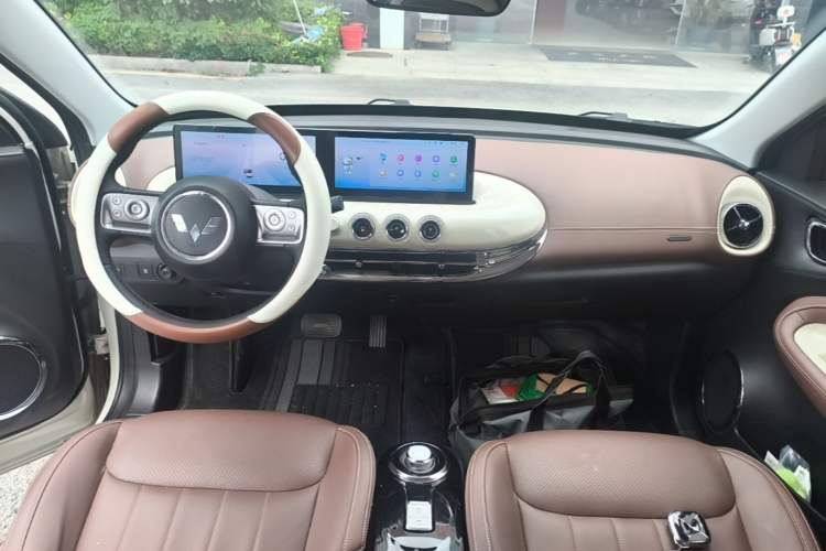 Used Wuling Bingo 2023 410 km Lingxi Deluxe Edition Center Console