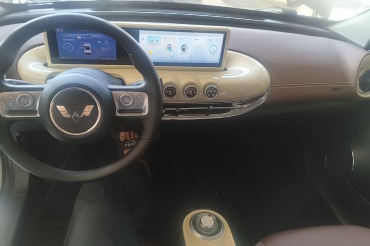 Used Wuling Bingo 2023 203km Comfort Edition Center Console