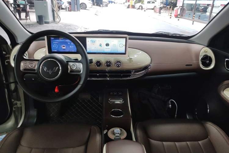Used Wuling Bingo 2023 203km Comfort Edition Center Console