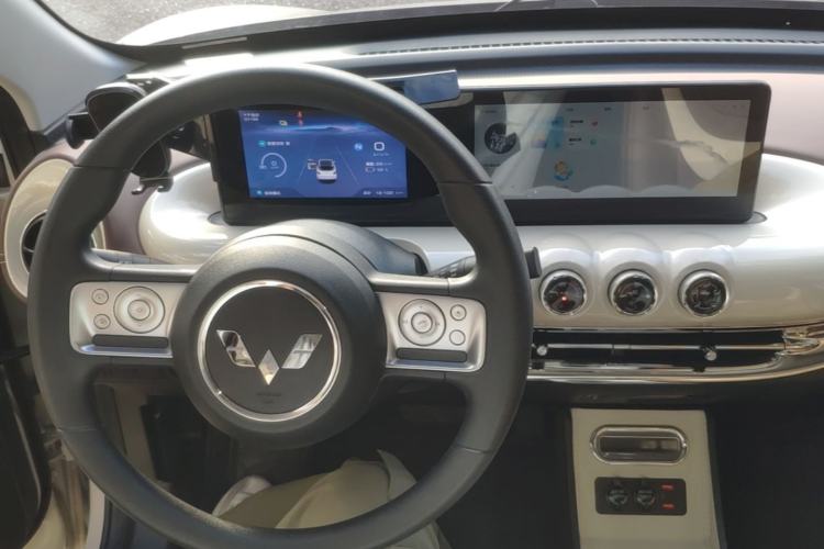 Used Wuling Bingo 2023 203km Comfort Edition Center Console