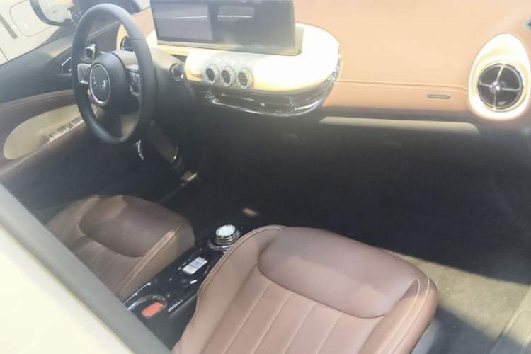 Used Wuling Bingo 2023 410 km Lingxi Deluxe Edition Center Console