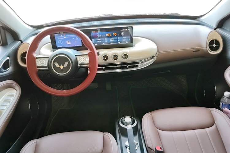 Used Wuling Bingo 2023 203km Comfort Edition Center Console