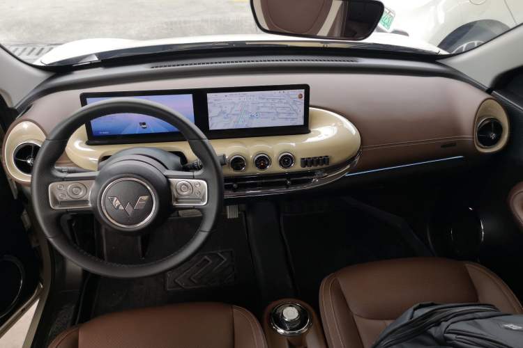 Used Wuling Bingo 2023 410 km Lingxi Deluxe Edition Center Console
