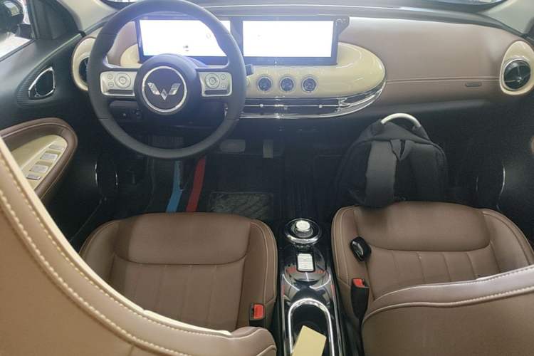 Used Wuling Bingo 2023 410 km Lingxi Deluxe Edition Center Console