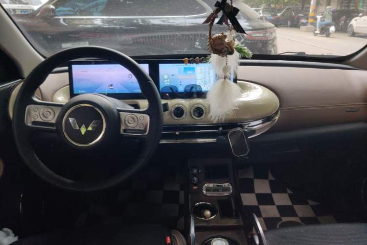 Used Wuling Bingo 2023 333 km Lingxi Connected Version Center Console
