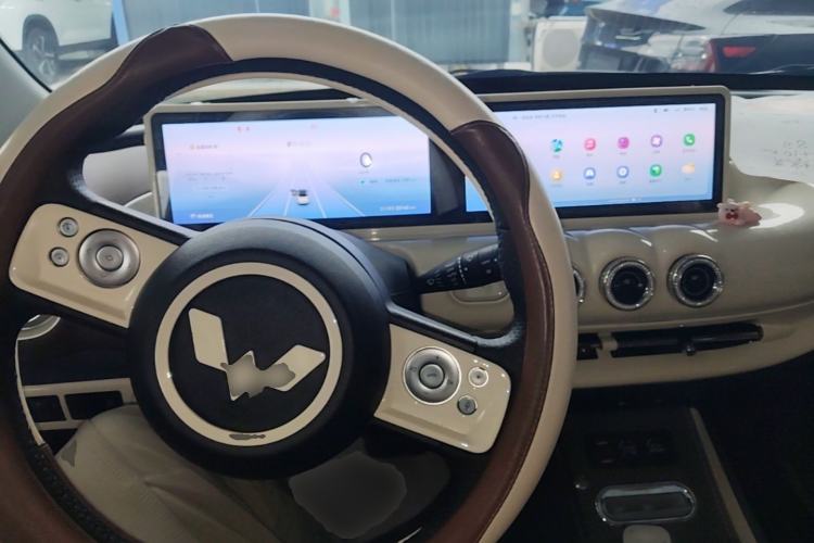 Used Wuling Bingo 2023 410 km Lingxi Deluxe Edition Center Console