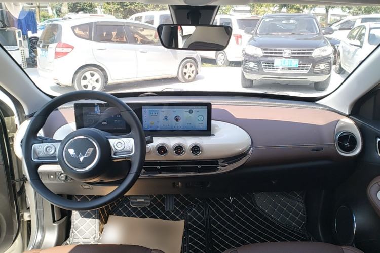 Used Wuling Bingo 2023 203km Comfort Edition Center Console