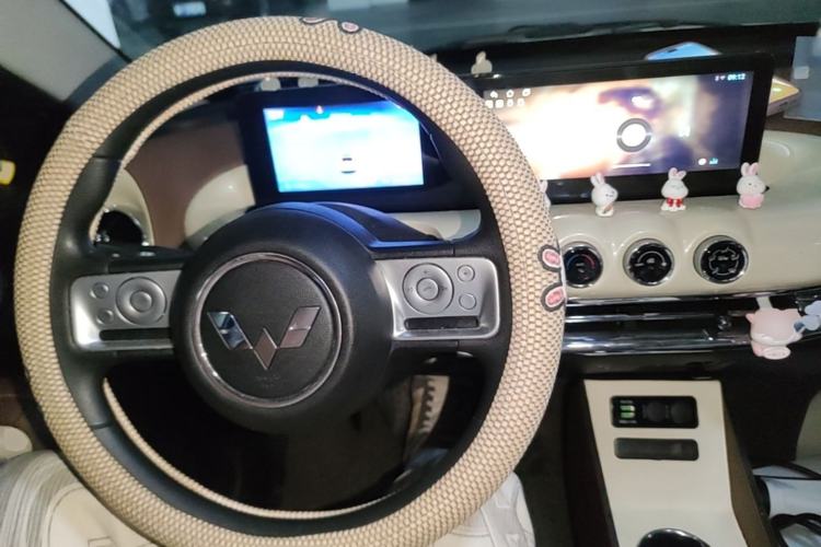 Used Wuling Bingo 2023 203km Comfort Edition Center Console