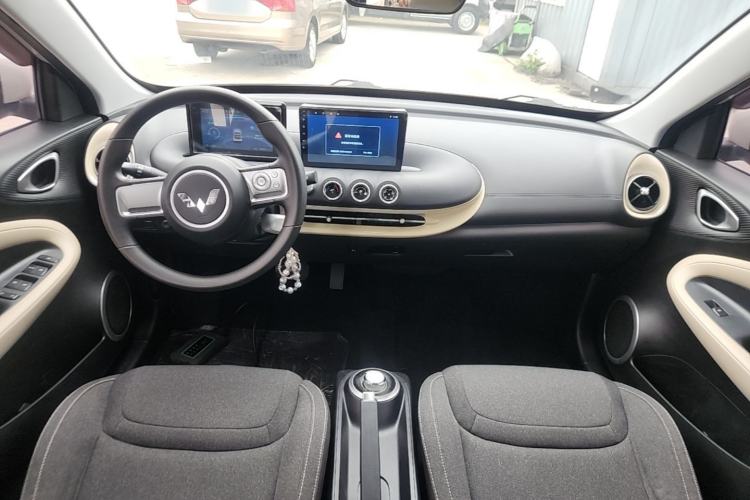 Used Wuling Bingo 2023 203km Comfort Edition Center Console