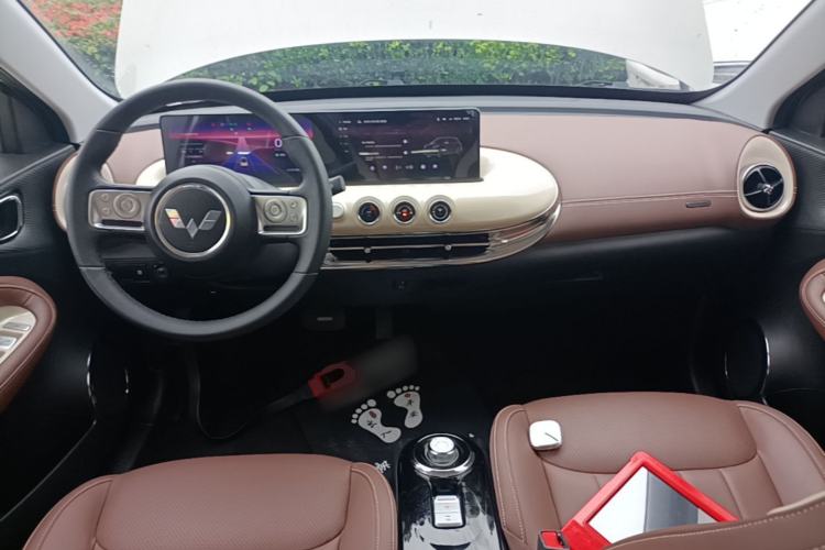 Used Wuling Bingo 2023 410 km Lingxi Deluxe Edition Center Console
