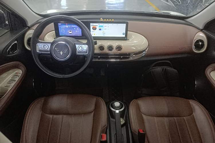 Used Wuling Bingo 2023 203km Comfort Edition Center Console