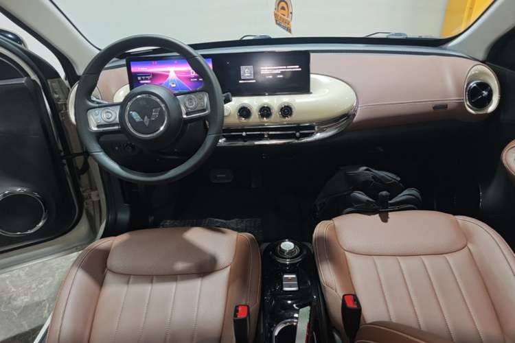 Used Wuling Bingo 2023 410 km Lingxi Deluxe Edition Center Console