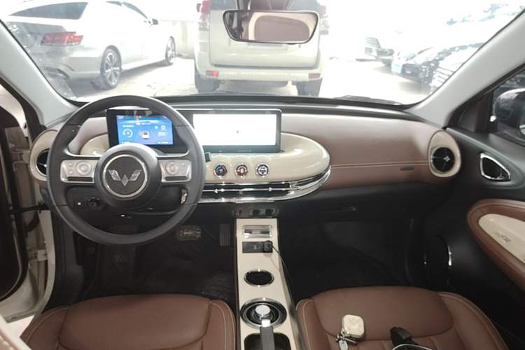 Used Wuling Bingo 2023 203km Comfort Edition Center Console