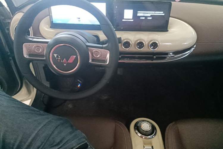 Used Wuling Bingo 2023 410 km Lingxi Deluxe Edition Center Console