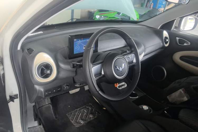 Used Wuling Bingo 2023 203km Comfort Edition Center Console