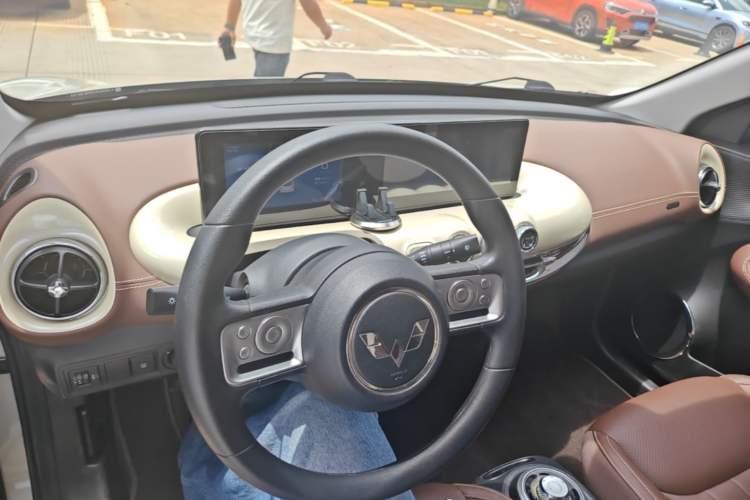Used Wuling Bingo 2023 203km Comfort Edition Center Console