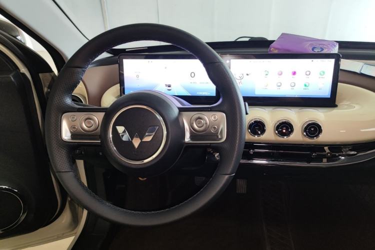 Used Wuling Bingo 2023 333 km Lingxi Connected Version Center Console