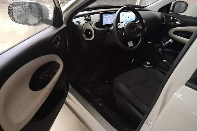 Used Wuling Bingo 2023 333 km Fast-Share Version Driver Seat