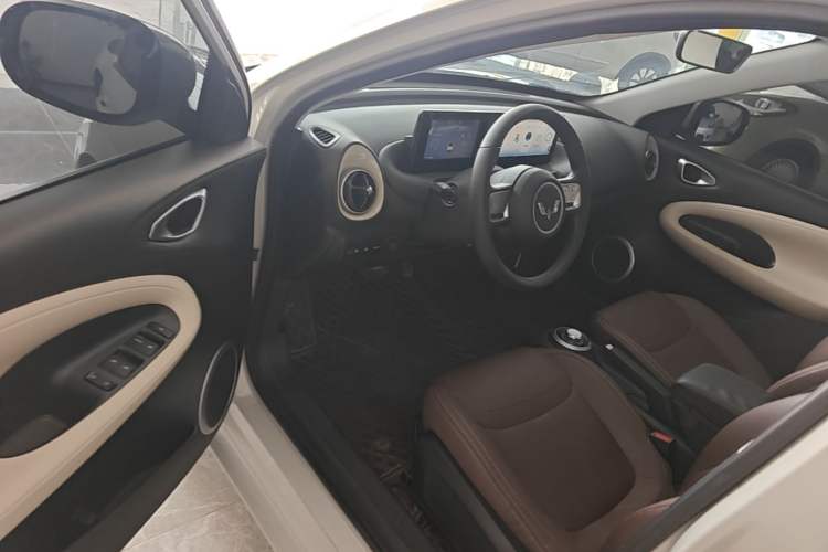Used Wuling Bingo 2023 203km Light Edition Driver Seat