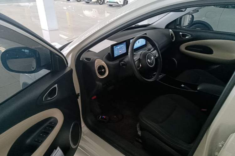 Used Wuling Bingo 2023 333 km Fast-Share Version Driver Seat