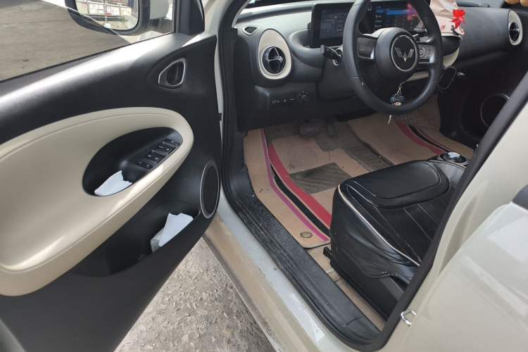 Used Wuling Bingo 2023 333 km Fast-Share Version Driver Seat