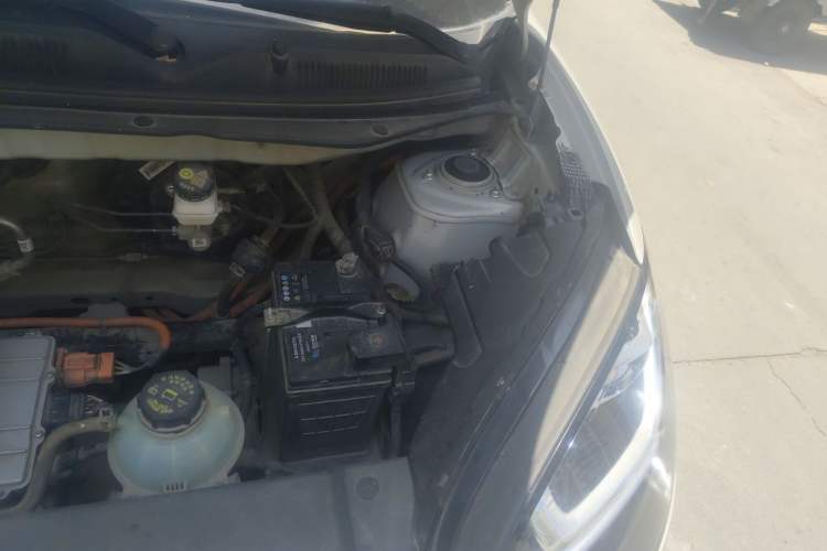 Used Wuling Bingo 2023 333 km Fast-Share Version Engine Bay Left