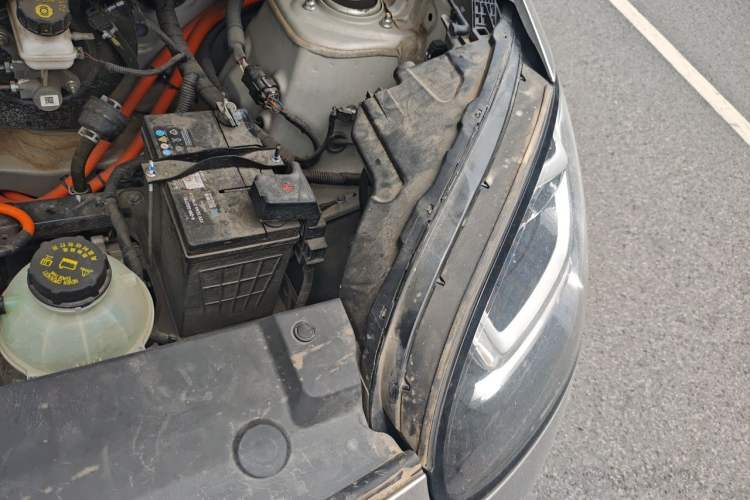 Used Wuling Bingo 2023 333 km Fast-Share Version Engine Bay Left