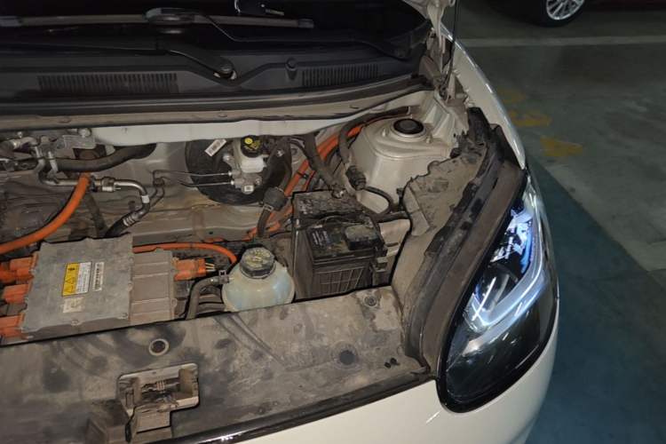 Used Wuling Bingo 2023 333 km Fast-Share Version Engine Bay Left