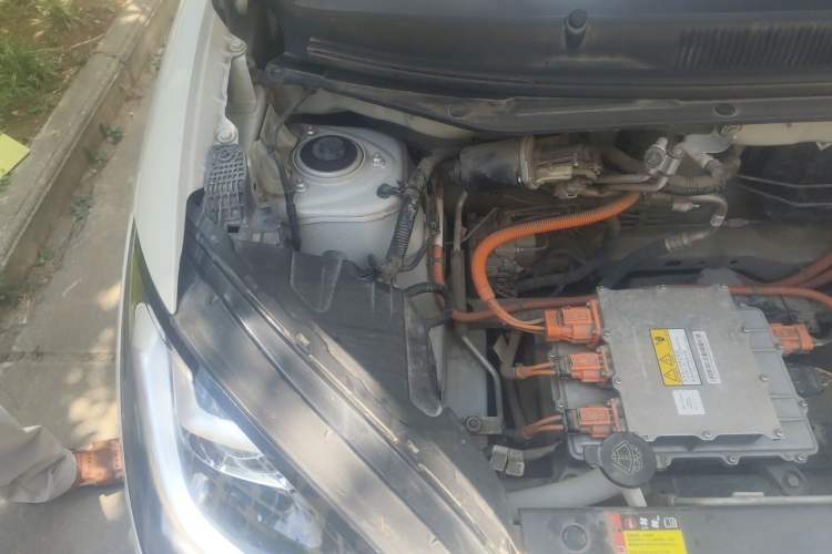 Used Wuling Bingo 2023 333 km Fast-Share Version Engine Bay Right