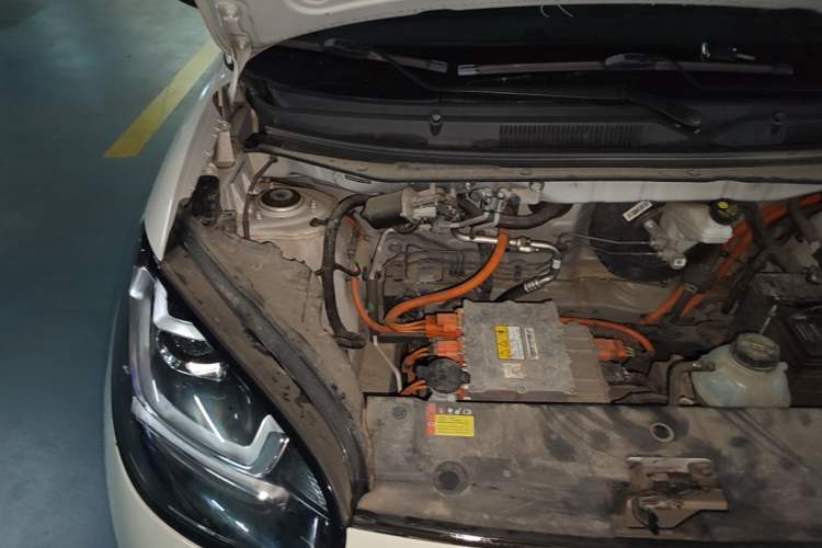 Used Wuling Bingo 2023 333 km Fast-Share Version Engine Bay Right