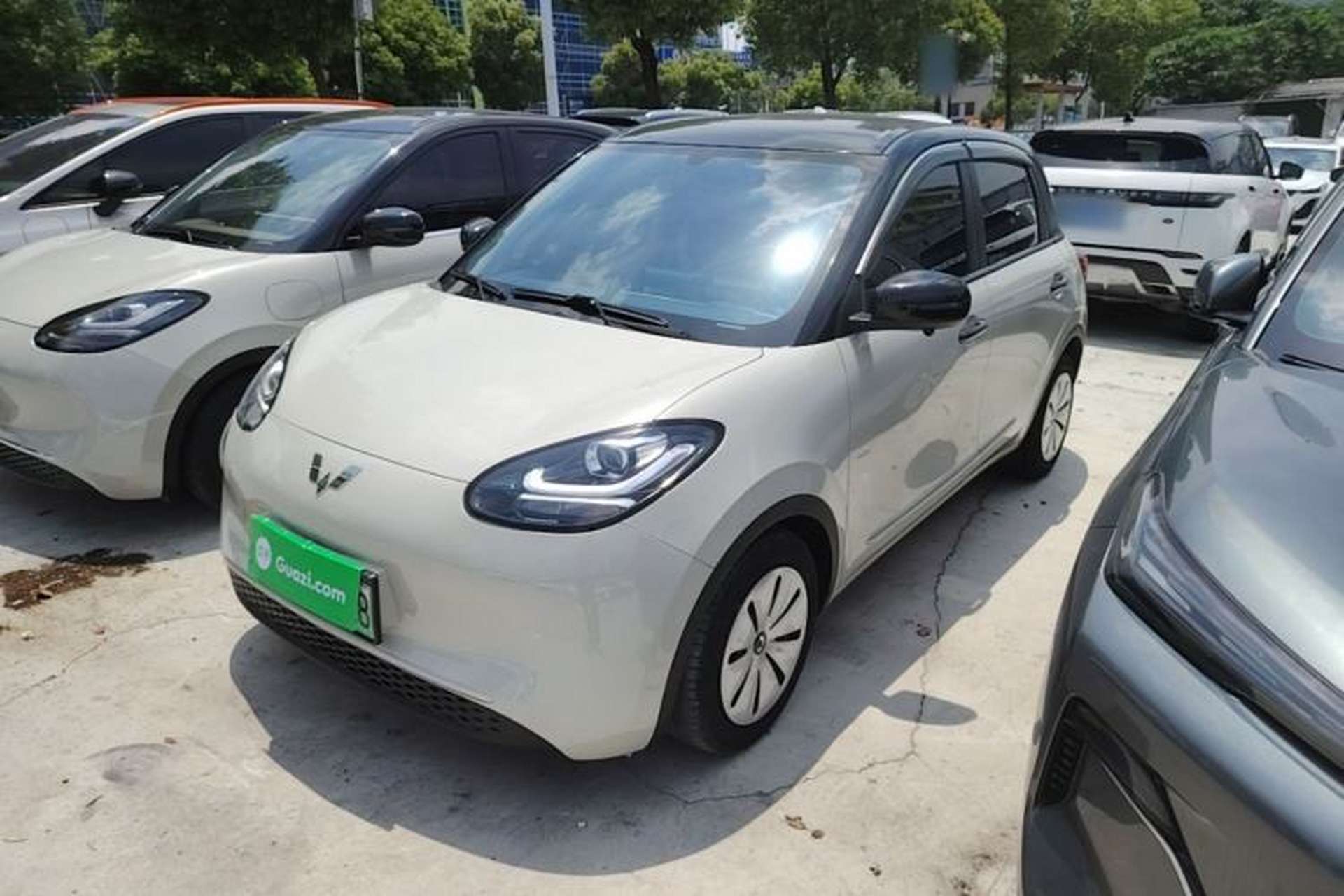 Used Wuling Bingo 2023 203km Light Edition Front Left 45 Deg
