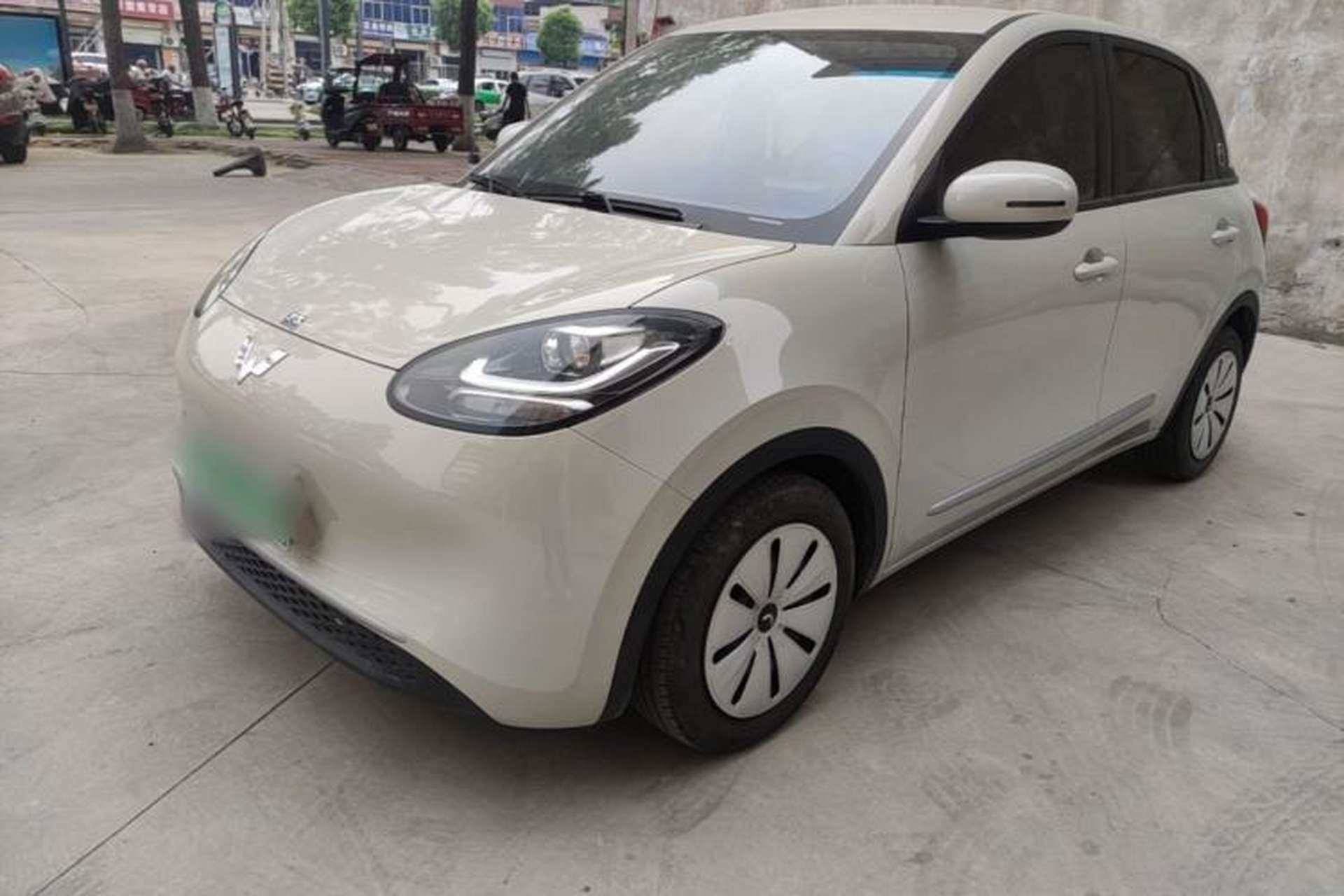 Used Wuling Bingo 2023 203km Light Edition Front Left 45 Deg