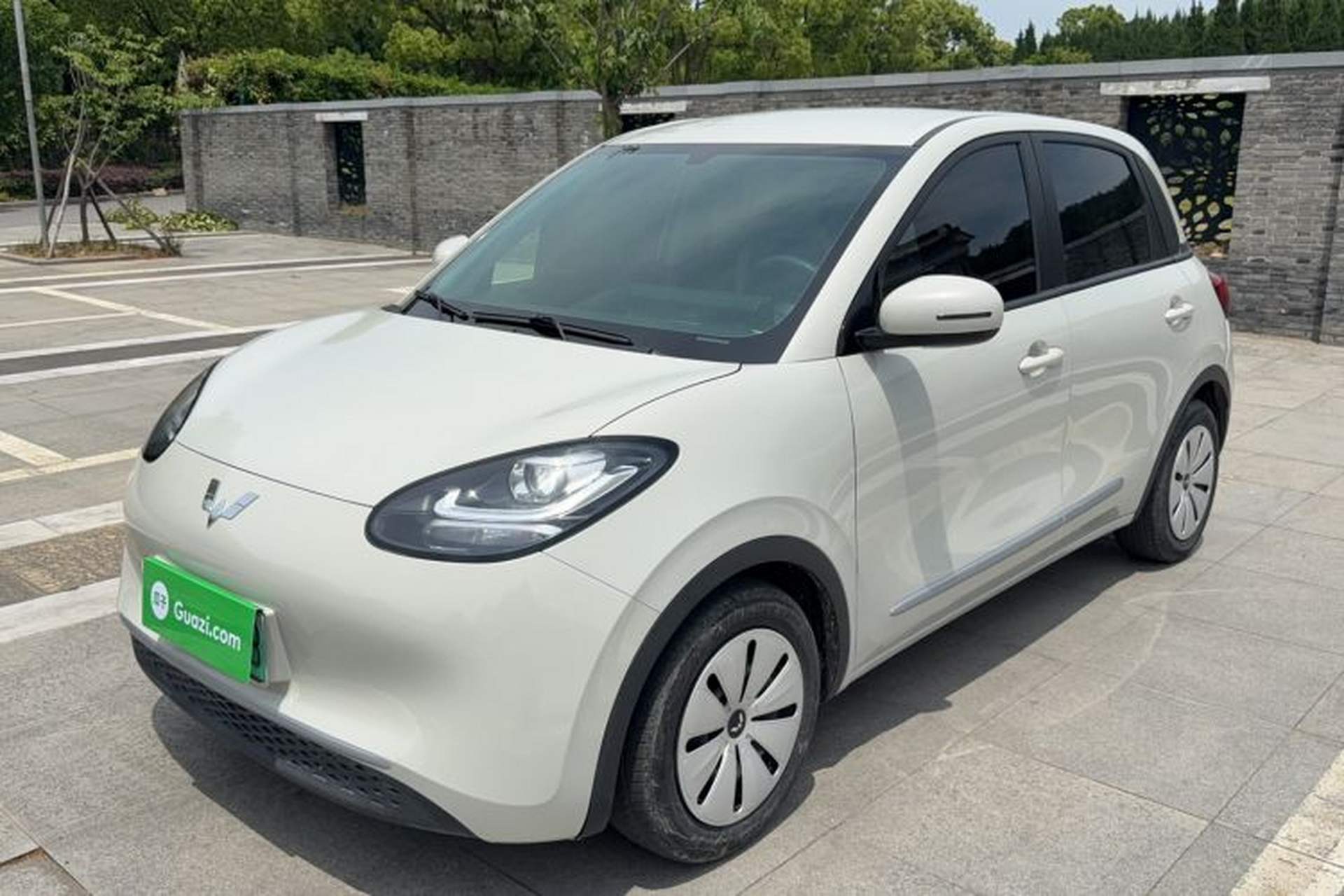 Used Wuling Bingo 2023 203km Light Edition Front Left 45 Deg