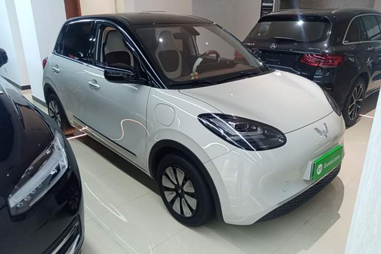 Used Wuling Bingo 2023 410 km Lingxi Deluxe Edition Front Right 45 Deg