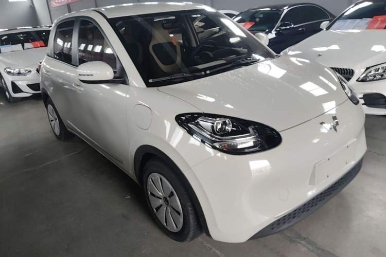 Used Wuling Bingo 2023 203km Light Edition Front Right 45 Deg
